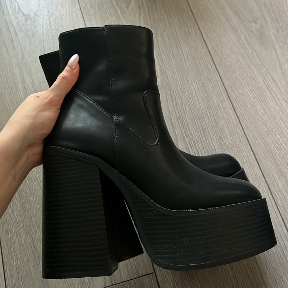 Platform chunky leather boots